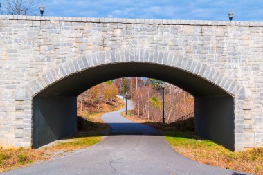 Piedmont Park iz ve taş köprü Önden Görünüm, Atlanta, ABD