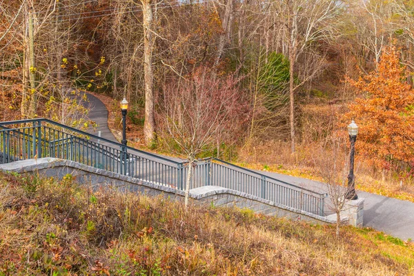 ピードモント公園トレイルとグランド アーバー、アトランタ、米国への階段 — ストック写真