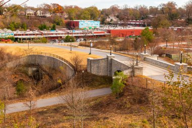 Evelyn Street Doğu Piedmont Park, Atlanta, ABD görünümünü