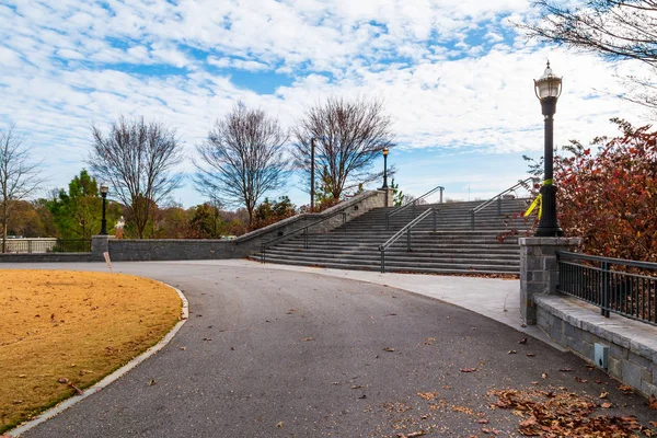 Footpath and stairs to The Promenade in Piedmont Park, Atlanta, USA — Stock Photo, Image