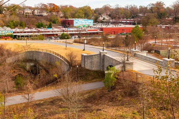 View of Evelyn Street NE in Piedmont Park, Atlanta, USA — Stock Photo, Image