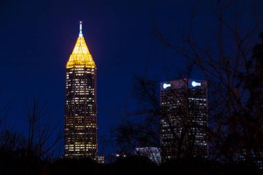 Midtown Atlanta, ABD'de gökdelenlerin gece görünümü