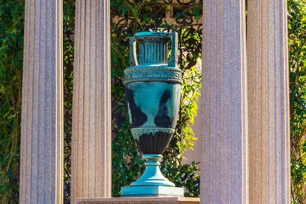 アトランタ、米国オークランド墓地葬儀の壷の彫刻 — ストック写真