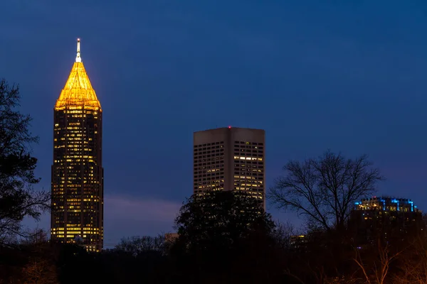 Nattvisning av skyskraporna i Atlanta, Usa — Stockfoto