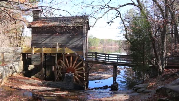 Wassermühle im steinernen Bergpark, USA — Stockvideo