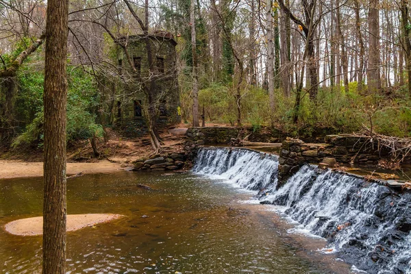 Cascada en Lullwater Park, Atlanta, Estados Unidos — Foto de Stock