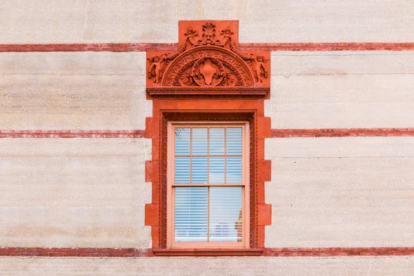 Okno na fasádě Flagler College, Usa — Stock fotografie