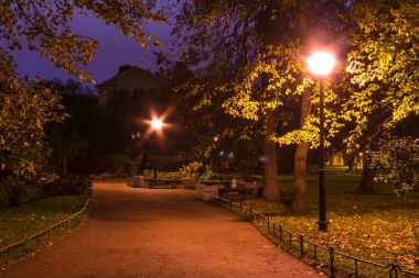 Yusupov Bahçe gece görünümü