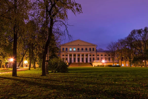 Vista nocturna del Jardín Yusupov — Foto de Stock