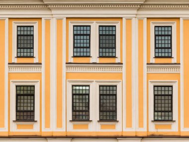 Windows ofis binası cephe üzerinde üst üste