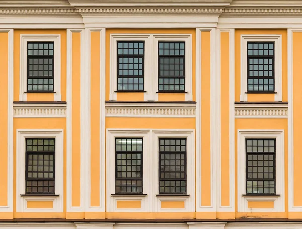 Windows ofis binası cephe üzerinde üst üste