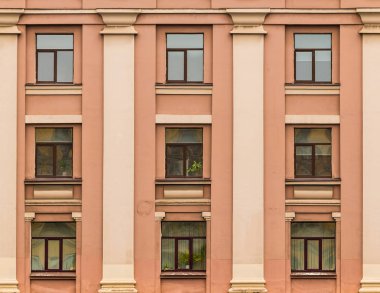 Windows ofis binası cephe üzerinde üst üste