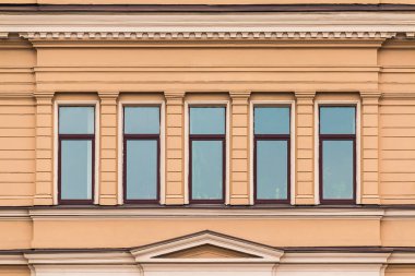 Windows ofis binası cephe üzerinde üst üste