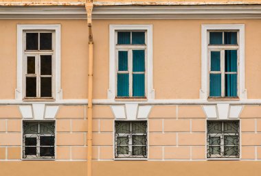 Windows ofis binası cephe üzerinde üst üste