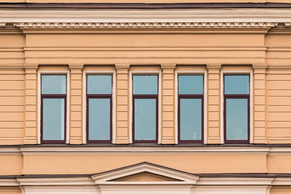 Windows ofis binası cephe üzerinde üst üste