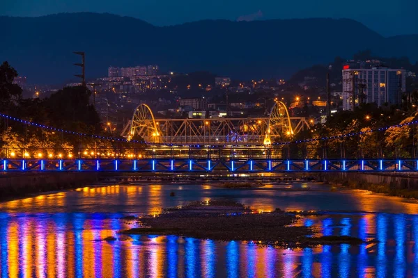 Sochi Nehri ve Malyy Kubanskiy köprü gece görünümü