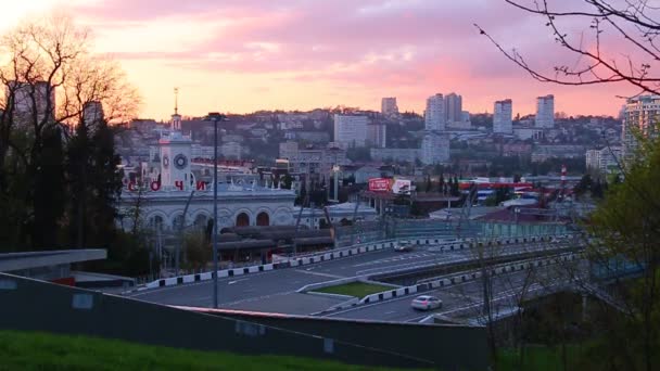 Autobahn-Verdoppler des Kurortnyy Prospekt, Sotschi, Russland — Stockvideo