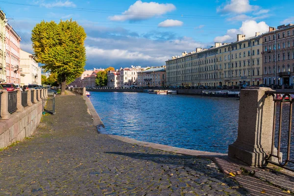 Embankment de la rivière Fontanka, Saint-Pétersbourg, Russie — Photo
