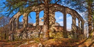 Terk edilmiş restoran Mount Akhun, Sochi, Rusya Federasyonu