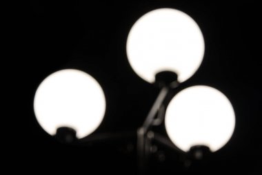 Düşük anahtar fotoğrafı bulanık sokak lambası