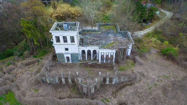 Drone vista del edificio abandonado, Sochi, Rusia — Foto de Stock