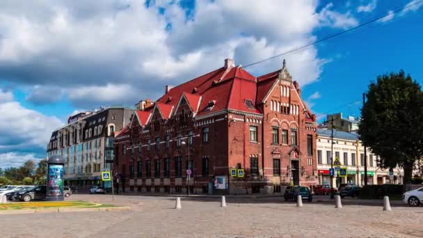 ヴィボルグ レニングラード州 ロシア 2018年9月13日 晴れた日に歴史的な建物と市場広場のタイムラプスビデオ — ストック動画