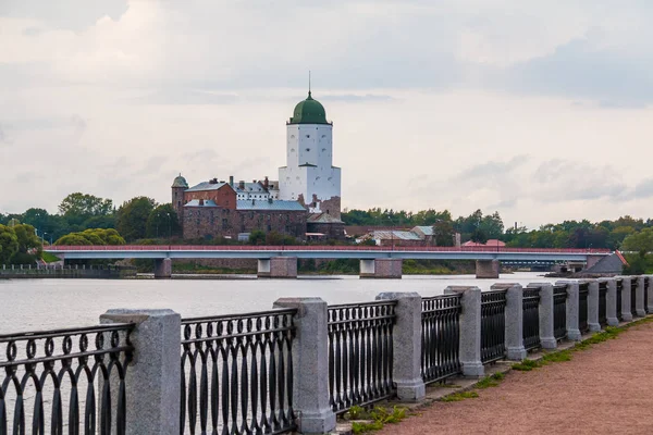 Vyborg Kalesi ve Vyborg 'daki Petrovsky Köprüsü — Stok fotoğraf