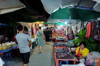 WUA Lai yolda Street yürüyüş alışveriş turist