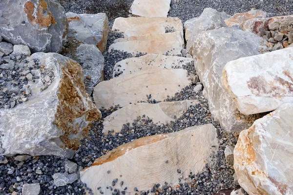 Escaleras de piedra natural. Fondo abstracto texturizado — Foto de Stock