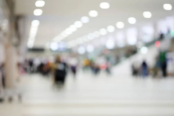Bulanıklık Havaalanı terminal pek çok ziyaretçi — Stok fotoğraf