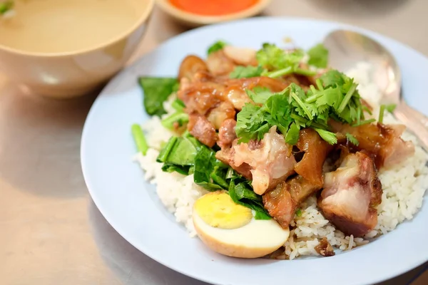 Stewed pork leg with egg and on rice on the table — Stock Photo, Image