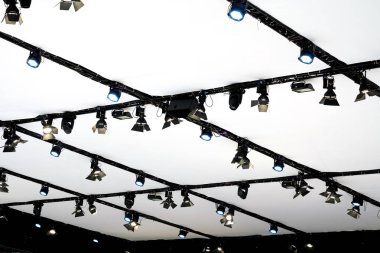 Sahne veya sergi, profesyonel aydınlatma aygıtının renkli LED Par aydınlatma donatımı