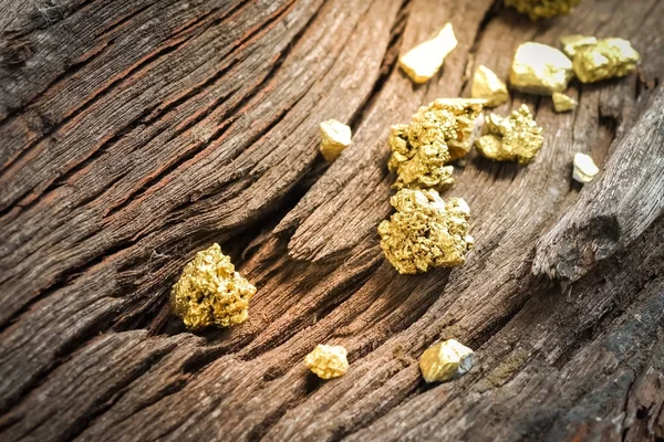 Czyste Złoto Rudy Starej Drewnianej Podłodze — Zdjęcie stockowe
