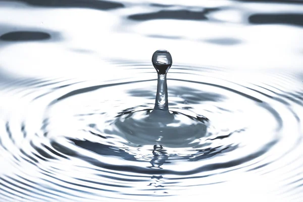Vatten Stänk Droppar Med Krusningar Abstrakt Silver Vågor — Stockfoto