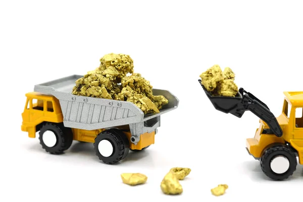 Caminhão Basculante Bulldozer Lidando Com Mina Minério Ouro Fundo Branco — Fotografia de Stock