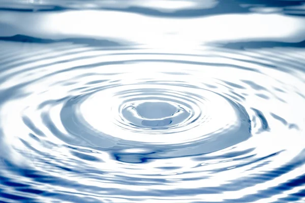 Жидкая Голубая Вода Капает Волны Рябь Абстрактный Фон — стоковое фото