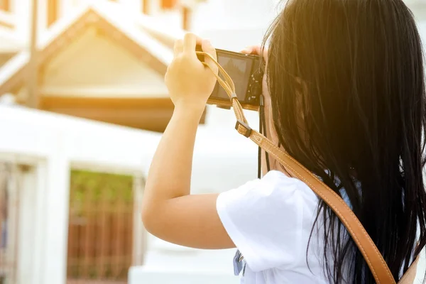 Kind Fotograaf Aziatisch Meisje Gelukkig Bedrijf Camera — Stockfoto