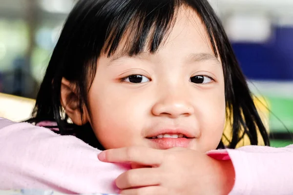 Ασιατικές Παιδί Κορίτσι Χαμογελώντας Λαμπρά Την Ευτυχία — Φωτογραφία Αρχείου
