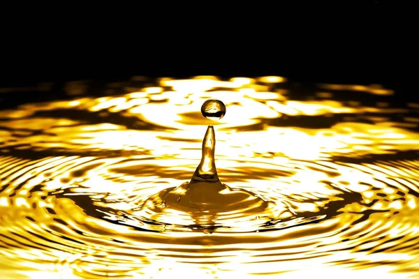 Goccia Oro Liquido Ondulazione Sfondo Astratto — Foto Stock