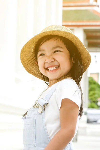 Ασιατικές Παιδί Κορίτσι Χαμογελώντας Λαμπρά Γέλιο Την Ευτυχία — Φωτογραφία Αρχείου