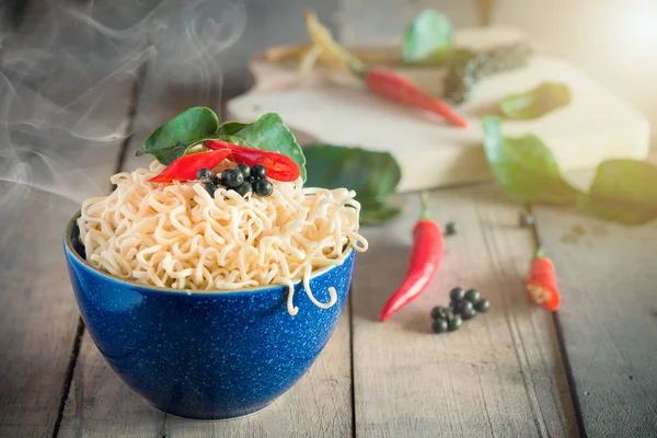 Instant Noodles Bowl Chili Pepper Lime Leaves Old Wooden Table — Stock Photo, Image