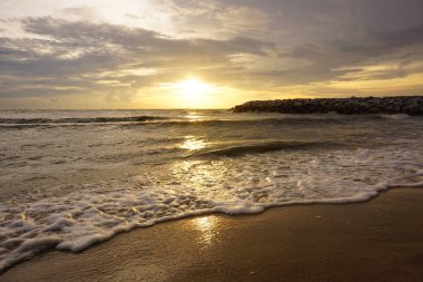 Güzel gün batımı gökyüzü görünümü Beach.