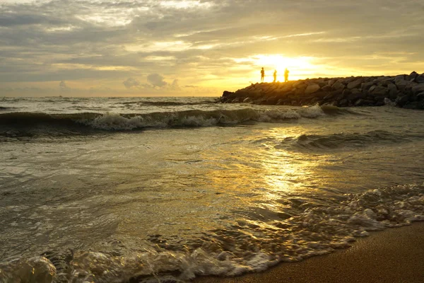 Güzel gün batımı manzarası, deniz manzarası.