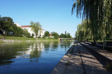 nehir kenarında açık nehir