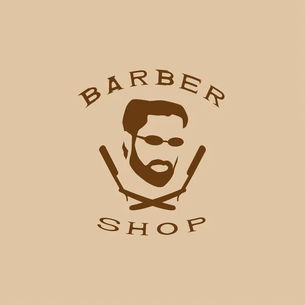 Uma ilustração vetorial representando o rosto de um homem com barba e óculos sobre duas lâminas cruzadas. Logotipo do cabeleireiro masculino . — Vetor de Stock