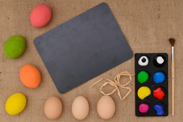 Пасхальні яйця барвистим — стокове фото