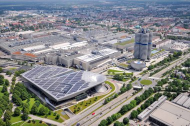Bmw binaların havadan görünümü