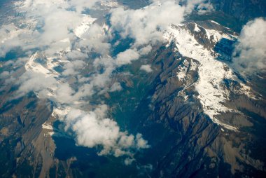 İsviçre Alpleri arial görünümü