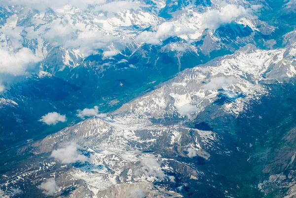 İsviçre Alpleri arial görünümü