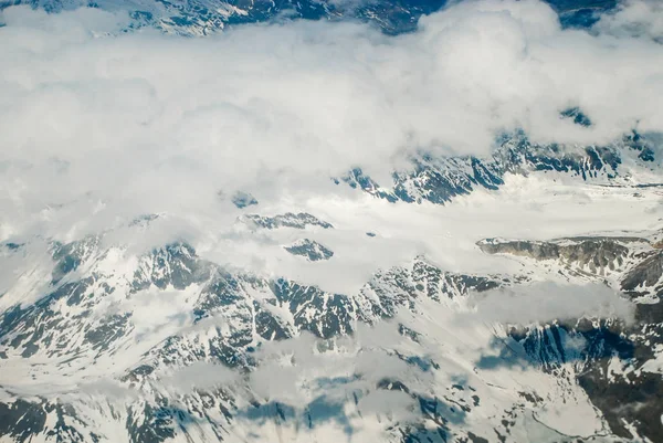 Arial weergave van de Zwitserse Alpen — Stockfoto